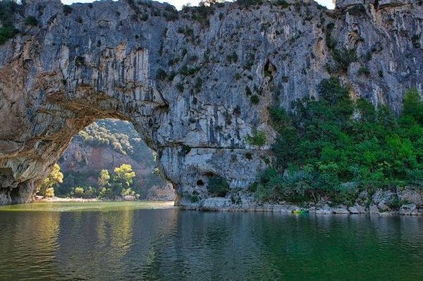 Circuit découverte en camping-car de l'Ardèche en Auvergne-Rhône-Alpes